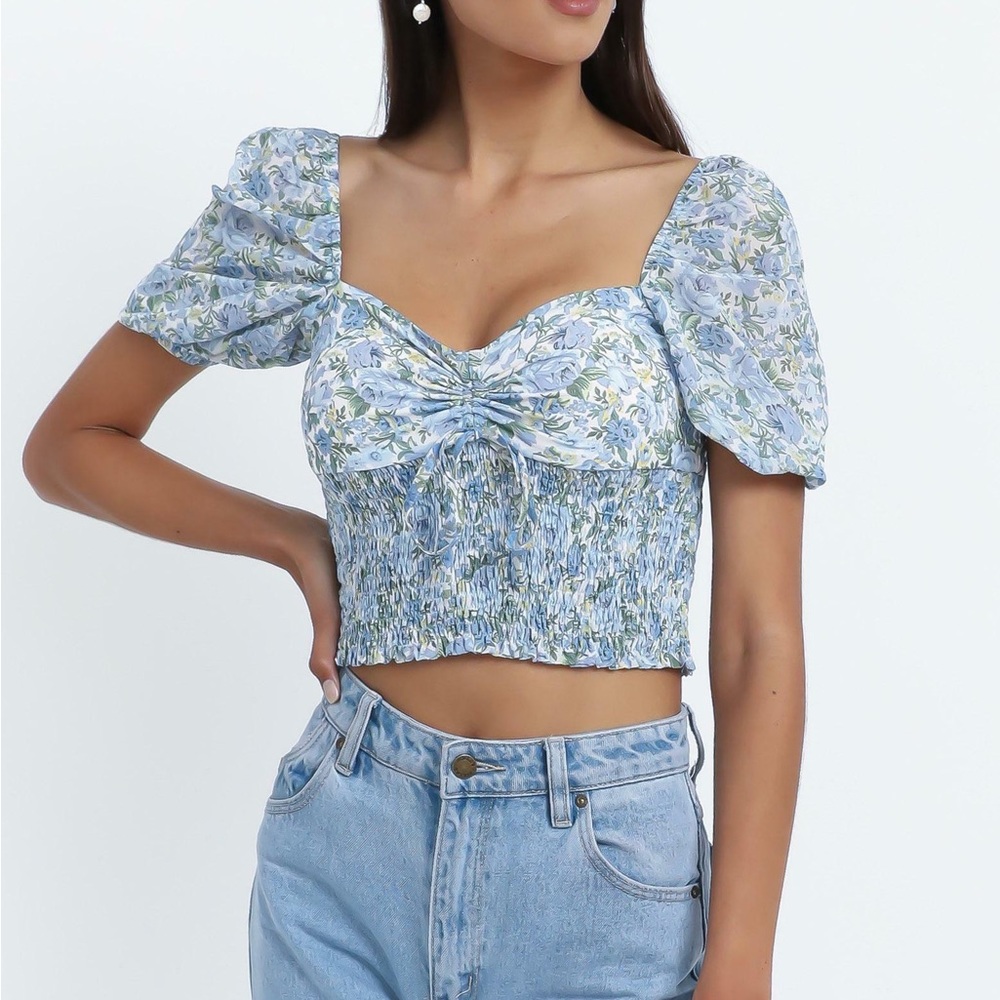 NWOT Showpo floral puff sleeve top